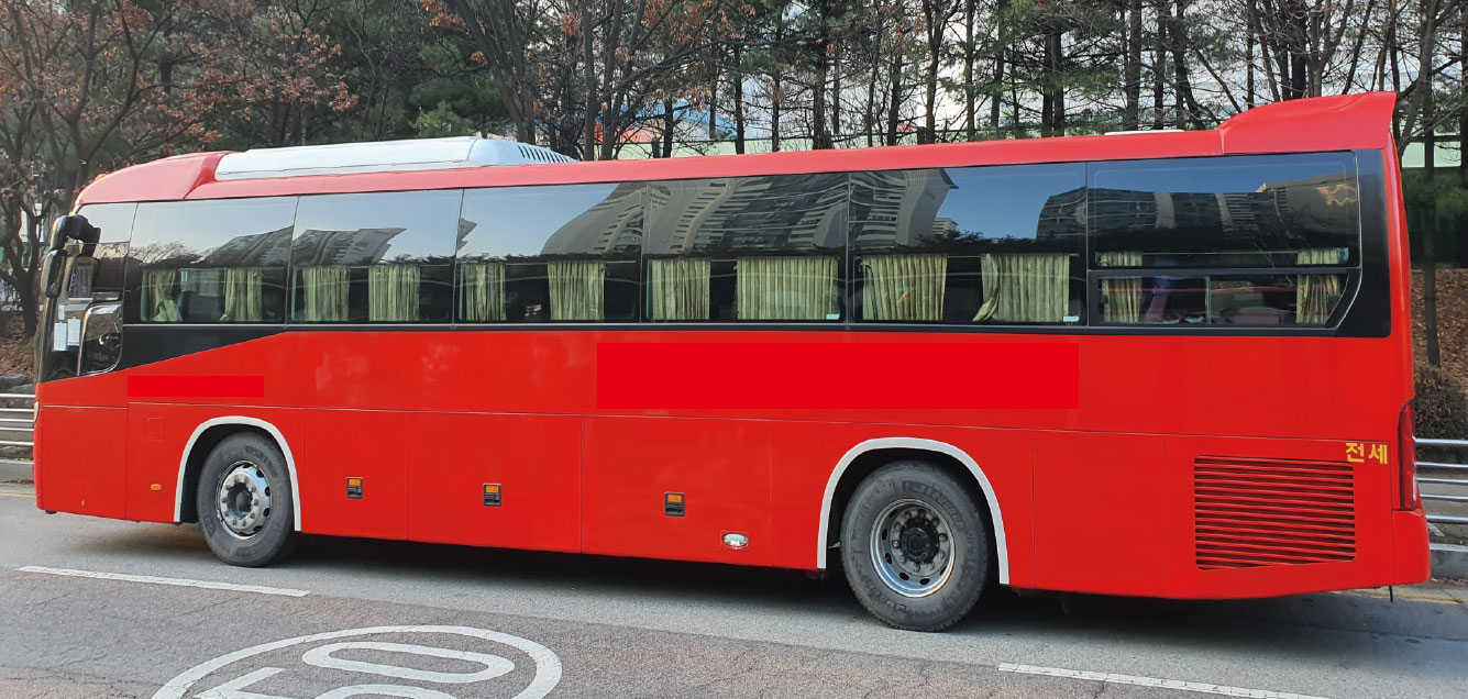 Profesjonalni kierowcy bezpiecznie przewiozą grupy pasażerów autokarami